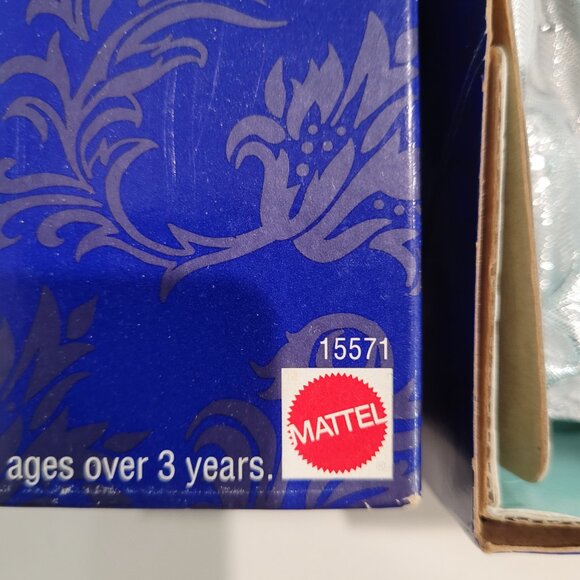 1995 Avon Exclusive Special Edition Winter Velvet Barbie #15571 NRFB New - Picture 7 of 7